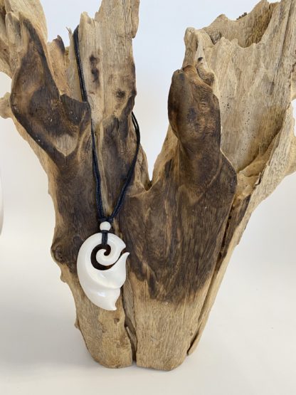 Collier maori queue de baleine