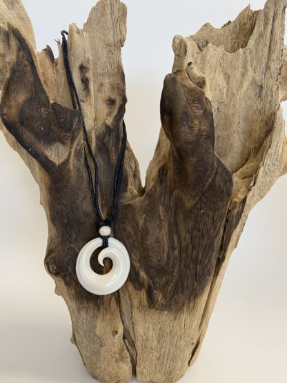 Collier Maori os véritable la fougère